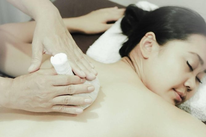 1.5 Hours Traditional Thai Massage with Herbal Compress - Free Transportation - The Arrival Ritual: Cool Tea, Cool Towel, and Salt-Cleaned Feet