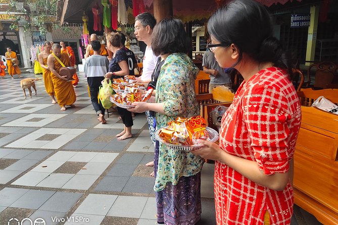 4 highlights: Sticky Waterfall/Elephants/local market /Wat Banden - Lunch in the local area: a real reset, not a tourist wrap