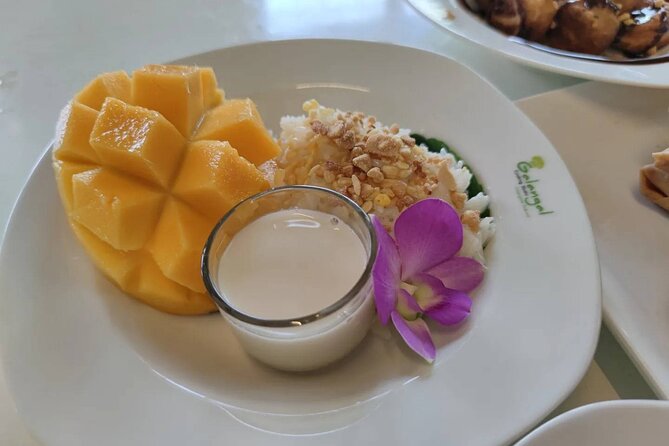 5 Hour Morning Thai Cooking Course - Your morning Thai cooking class in Chiang Mai: market first, then the stove