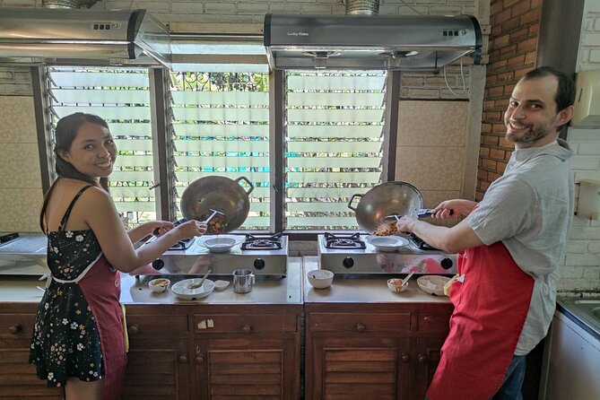 5 Hour Morning Thai Cooking Course - Galangal Cooking Studio and the small-group kitchen setup