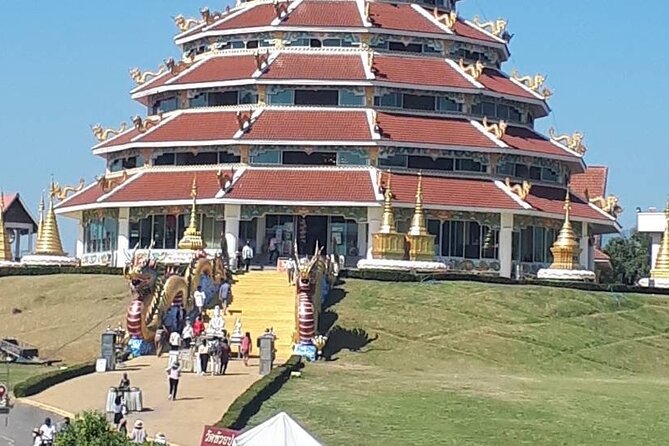 Best Places in Chiang Rai White, Blue, Big Buddha, Tea Plantation - Price and logistics: a small-group Chiang Rai sprint from Chiang Mai