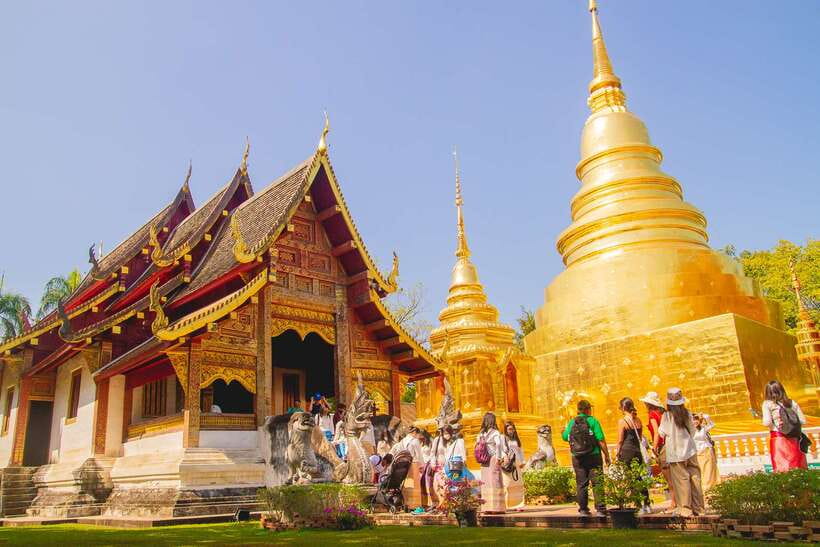 Chiang Mai: 3 Hour Old City and Temples Guided Walking Tour - Wat Phan Tao: Teak Wood Carving That Punches Above Its Size