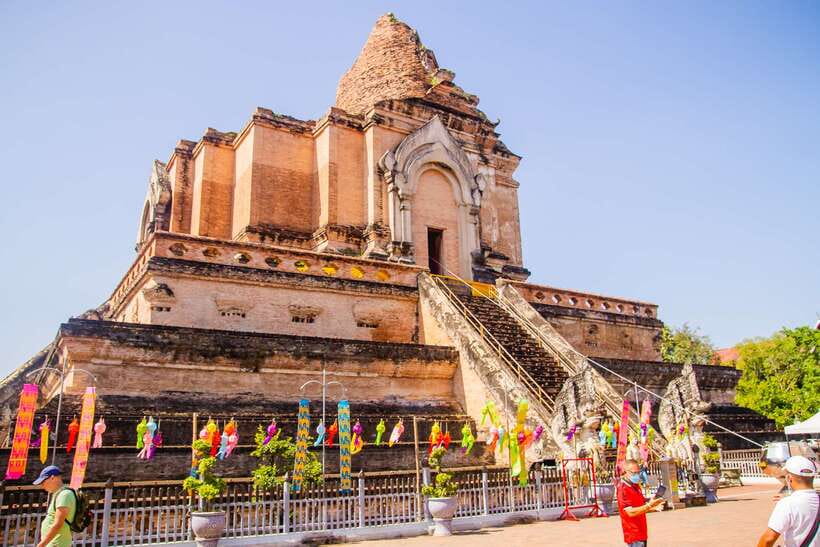 Chiang Mai: 3 Hour Old City and Temples Guided Walking Tour - Timing and Pacing: A 3-Hour Walk That Doesn’t Fry Your Day