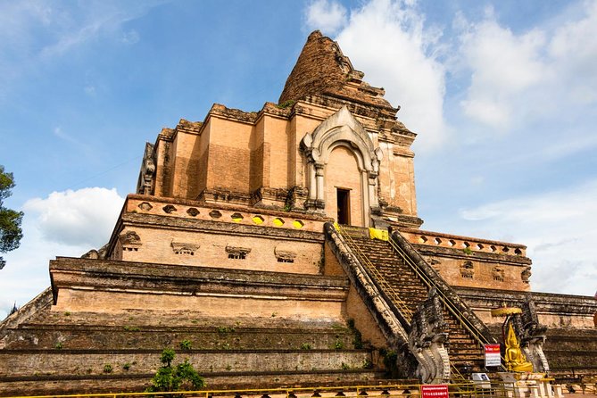 Chiang Mai Best City Tour with Doi Suthep & Iconic Temples - Stop 3: Wat Pha Lat, a Steeper Precursor That Feels More Peaceful