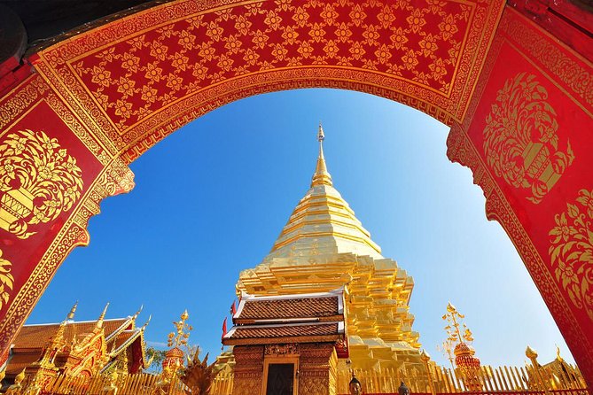 Chiang Mai Best City Tour with Doi Suthep, Pha Lat & Chedi Luang - Tha Phae Gate: back in town, old Chiang Mai in street form