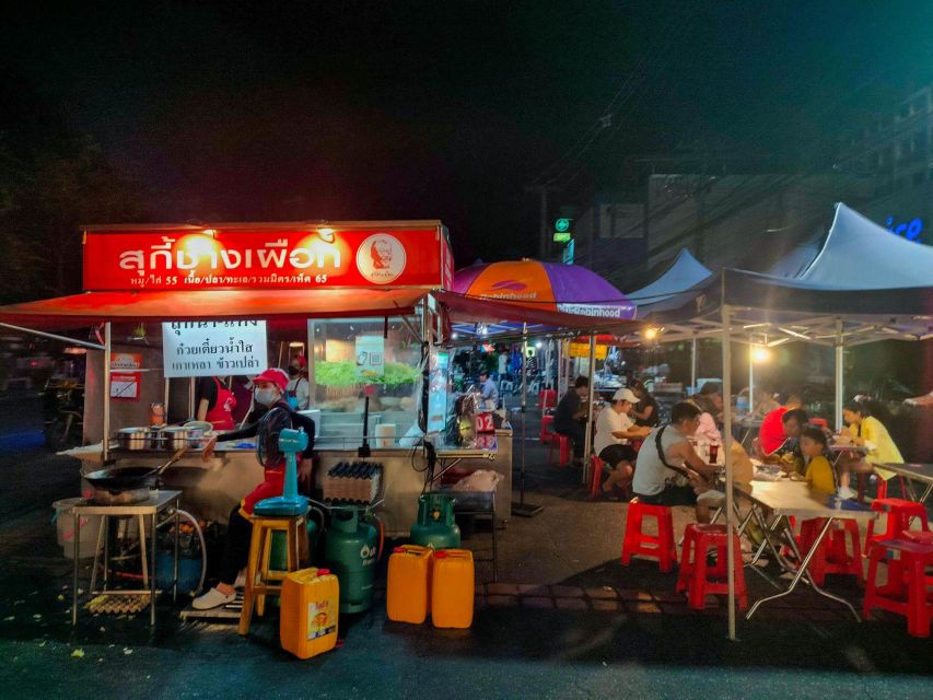Chiang Mai: Chiang Mai Bar Hopping Guided Night Tour - Chang Phuak Gate Market: where the first bites set the tone