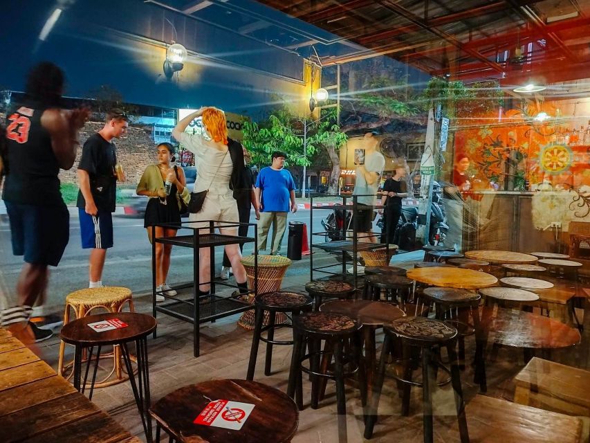 Chiang Mai: Chiang Mai Bar Hopping Guided Night Tour - Ton Lam Yai Flower Market: a flexible hop-in/hop-out break