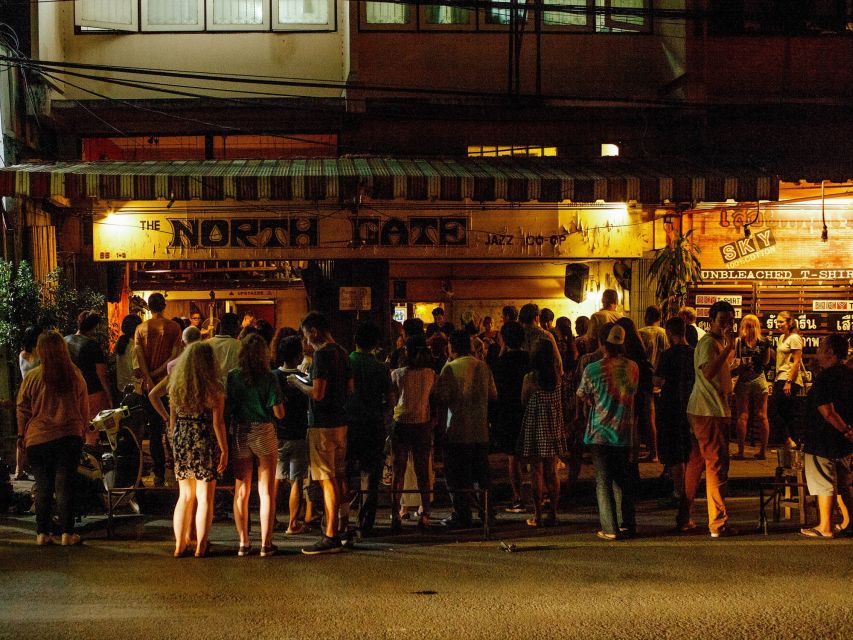 Chiang Mai: Chiang Mai Bar Hopping Guided Night Tour - Ton Goom River Front and the riverside bar drift