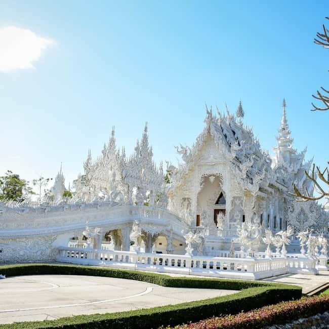 Chiang Mai: Chiang Rai Famous Temples & Hot Springs Day Trip - Mae Kachan Hill Tribe and Long Neck Village: Short Visit, Do It Respectfully