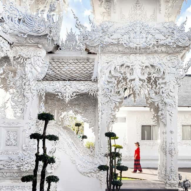 Chiang Mai: Chiang Rai Famous Temples & Hot Springs Day Trip - Wat Rong Suea Ten Blue Temple: Photos First, Then Wander