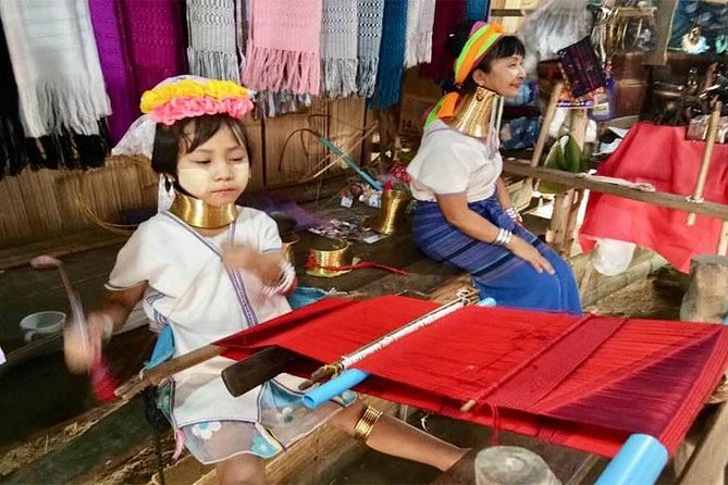 Chiang Mai-Chiang Rai: White Temple-Black Museum-Blue Temple - Mae Khachan hot springs stop: a short reset