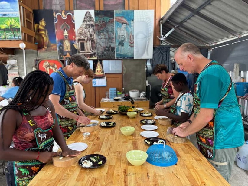 Chiang Mai: Cooking Class with Market and Pickup - Price and value in real terms (why $25 can work)
