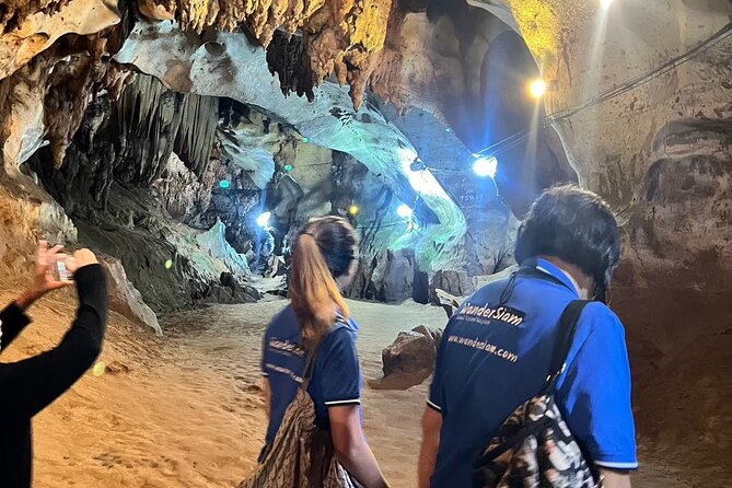 Chiang Mai Day Tour: Chiang Dao Cave and Hill Tribes - Stop 1: Bai Orchid and Butterfly Farm to ease into the day