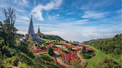 Chiang Mai: Doi Inthanon National Park and Pha Dok Siew Trek - Doi Inthanon photo stops and the Twin Pagodas you came for