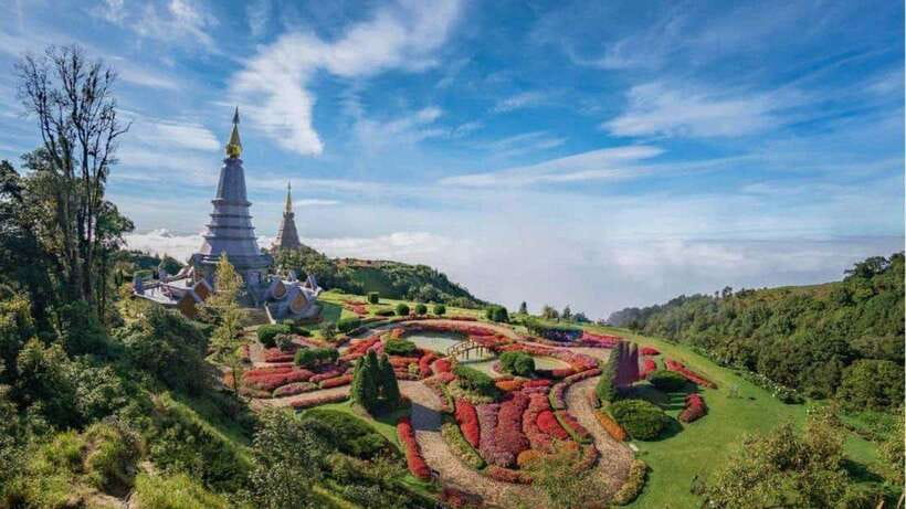 Chiang Mai: Doi Inthanon National Park and Pha Dok Siew Trek - Doi Inthanon photo stops and the Twin Pagodas you came for