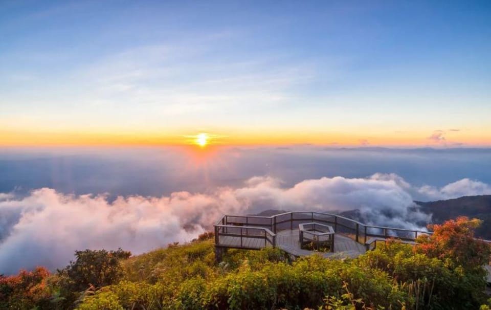 Chiang Mai: Doi Inthanon Park with Kew Mae Pan Hike Day Trip - Hmong hill-tribe village and market: coffee, craft, and everyday life