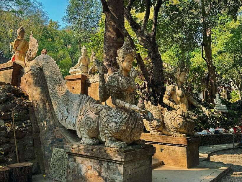 Chiang Mai: Doi Suthep and Wat Pha Lat Temple Evening Tour - The Doi Suthep Stair Climb and Wat Phra That’s Golden Chedi