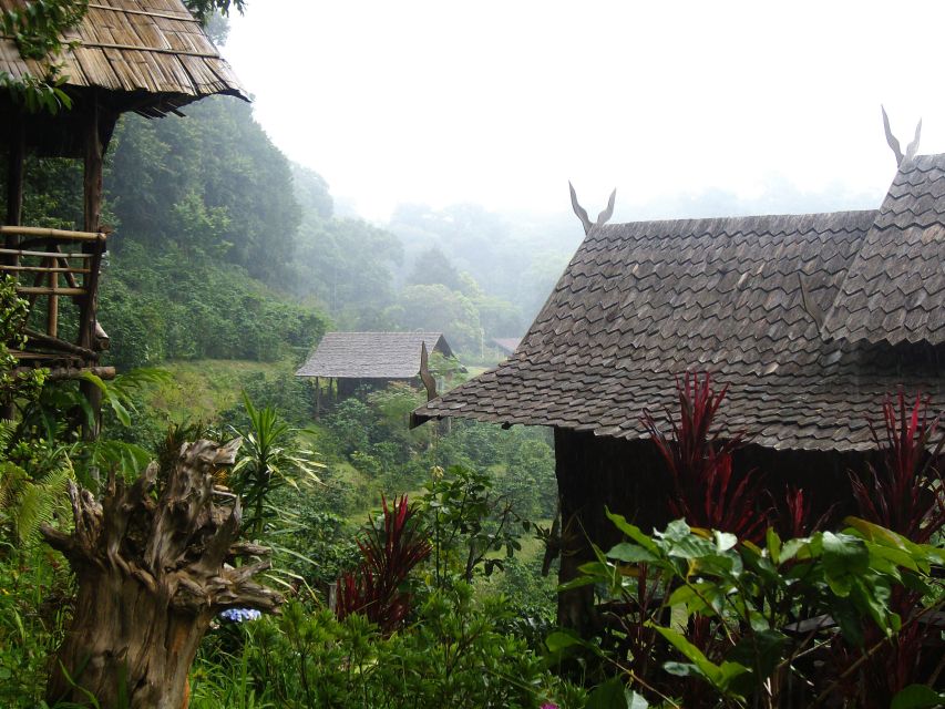 Chiang Mai: Doi Suthep National Park Leisure Hiking & Biking - Lunch, food choices, and how the meal fits the day