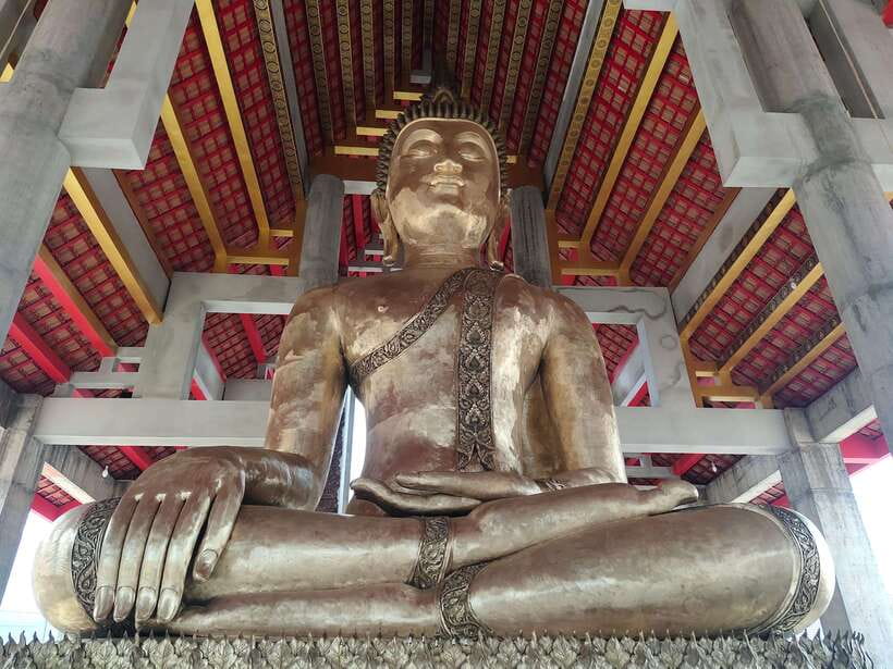 Chiang Mai: Elephants, Sticky Waterfalls, Market and Temple - What to Bring (So You Don’t Suffer at Sticky Falls and Temples)