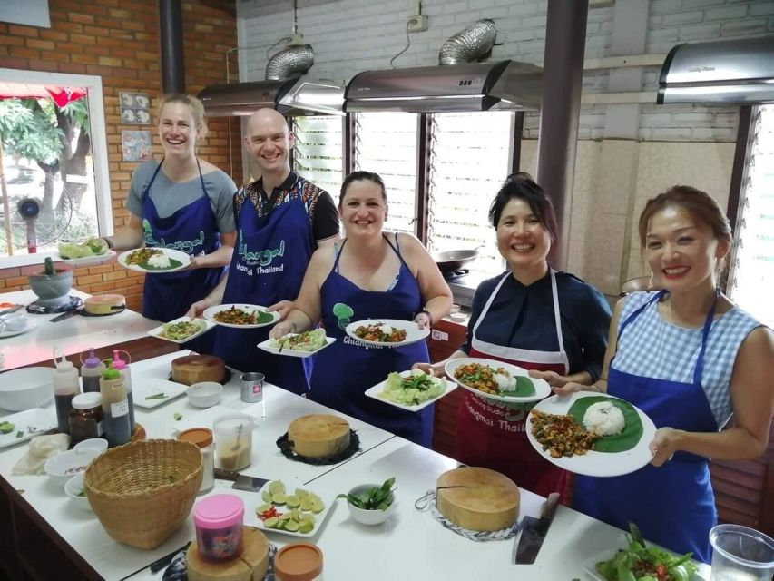 Chiang Mai: Evening Cooking Class and Local Market Visit - Market visit + organic garden: ingredients first, questions second