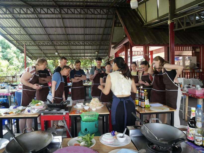 Chiang Mai: Half Day Cooking Class at Organic Farm - Eating What You Cook in a Thai-Style Setup