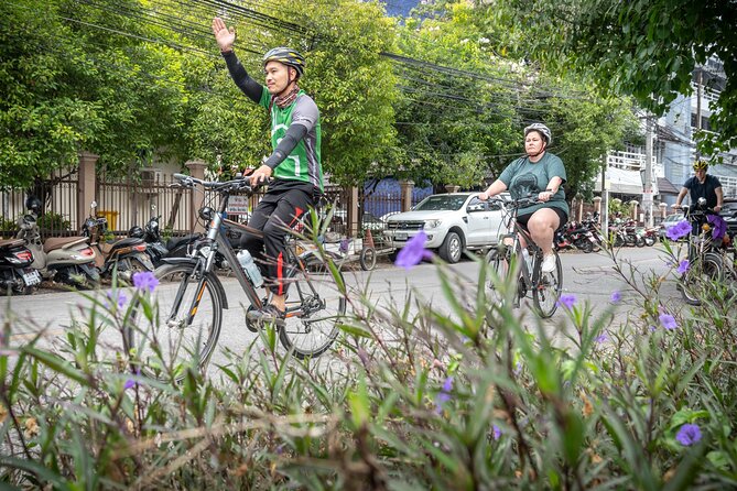 Chiang Mai: Historic Old City Bike Tour - Morning or Night - How the guide turns this ride into a story