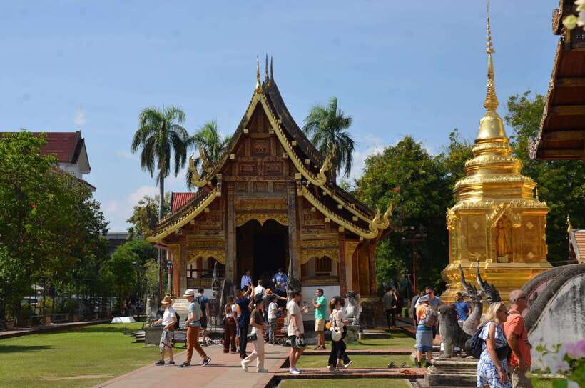 Chiang Mai: Historic Temples and City Guided Walking Tour - Why this walking tour works for first-time Chiang Mai