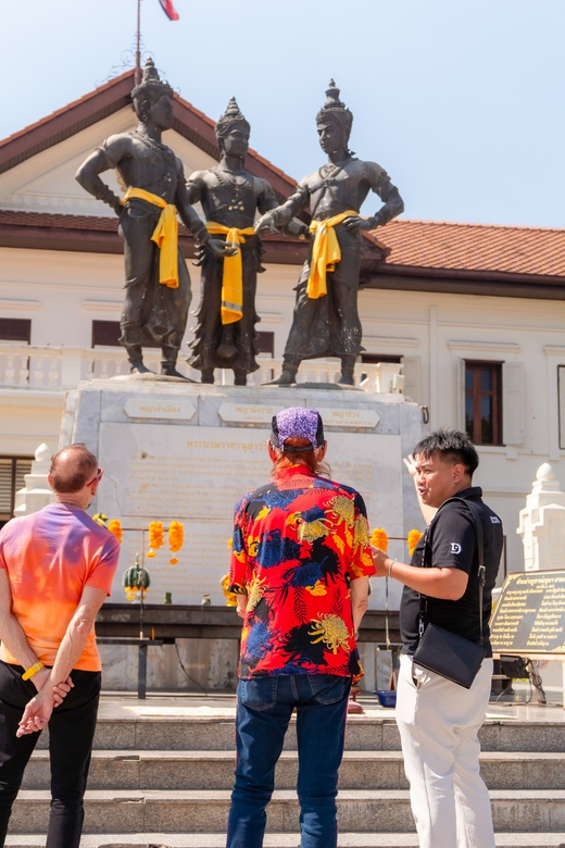 Chiang Mai: Historical and Culture Exploration Walking Tour - Entering Chiang Mai’s old city at Three Kings Monument