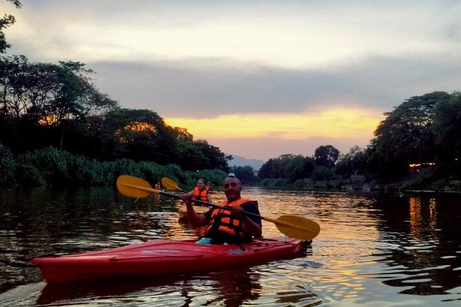 Chiang Mai: Kayak Under the Stars – 6 km to the Heart of the City - Your Guide Experience: Why Stories, Photos, and Safety Matter