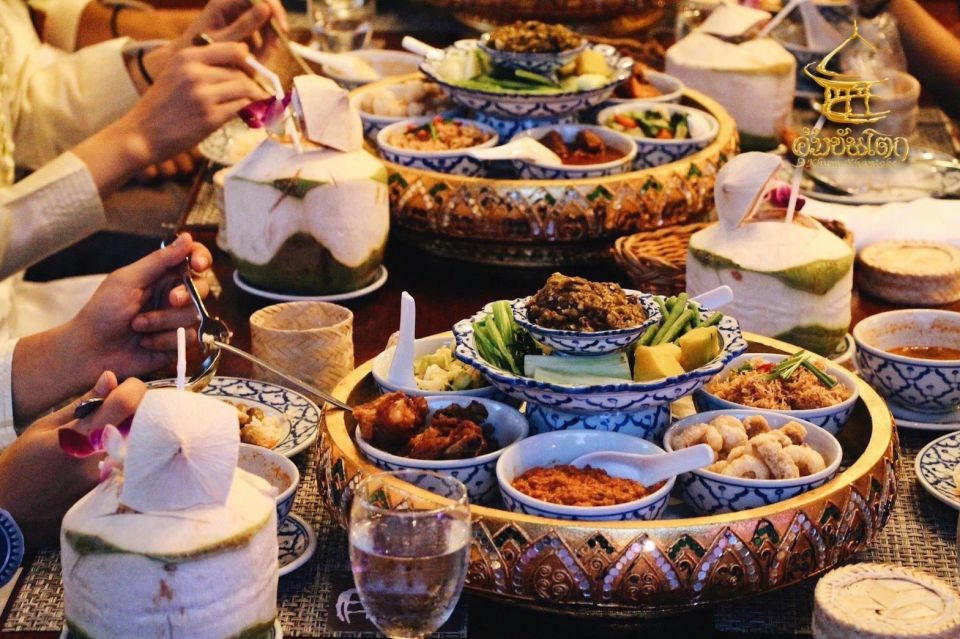 Chiang Mai: Khum Khantoke Northern Thai Cuisine and Show - Khantoke dining: Northern Thai food served the way the culture wants it