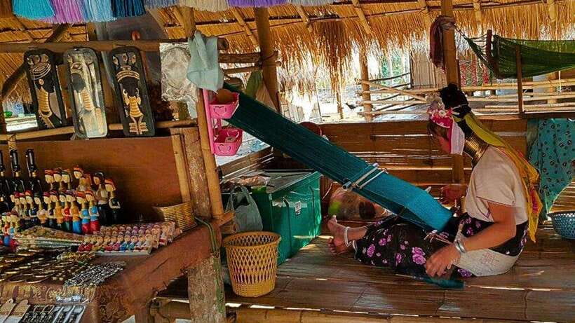 Chiang Mai: Lalita Cafe & White, Blue, Big Buddha Temples - Lunch at a Local Thai Buffet: Vegetarian Options and Real-Life Restaurant Notes