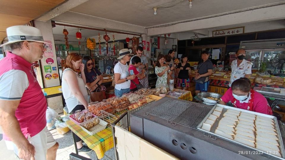 Chiang Mai: Local Food and Markets Guided Walking Tour - Ton Lamyai Flower Market: flowers, herbs, and a quick reset
