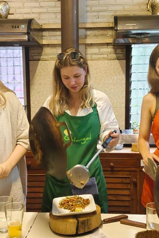 Chiang Mai: Morning Cooking Class with Market Visit - Organic Garden and Farm Time: Picking Herbs Like a Thai Cook