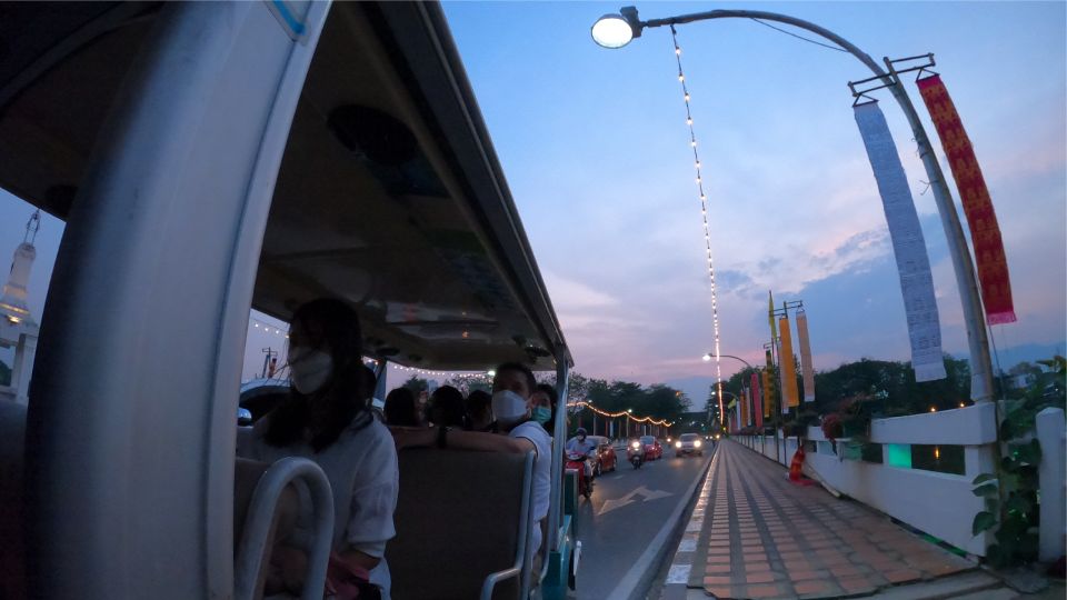 Chiang Mai: Nighttime City Highlights by EV Tram - Meeting at the Three Kings Monument and Getting Your Bearings