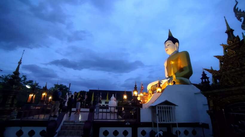 Chiang Mai: Private Historic Old City Bike Tour - Night - Wat Lok Molee or Wat Chiang Man: Pick Your Temple Mood