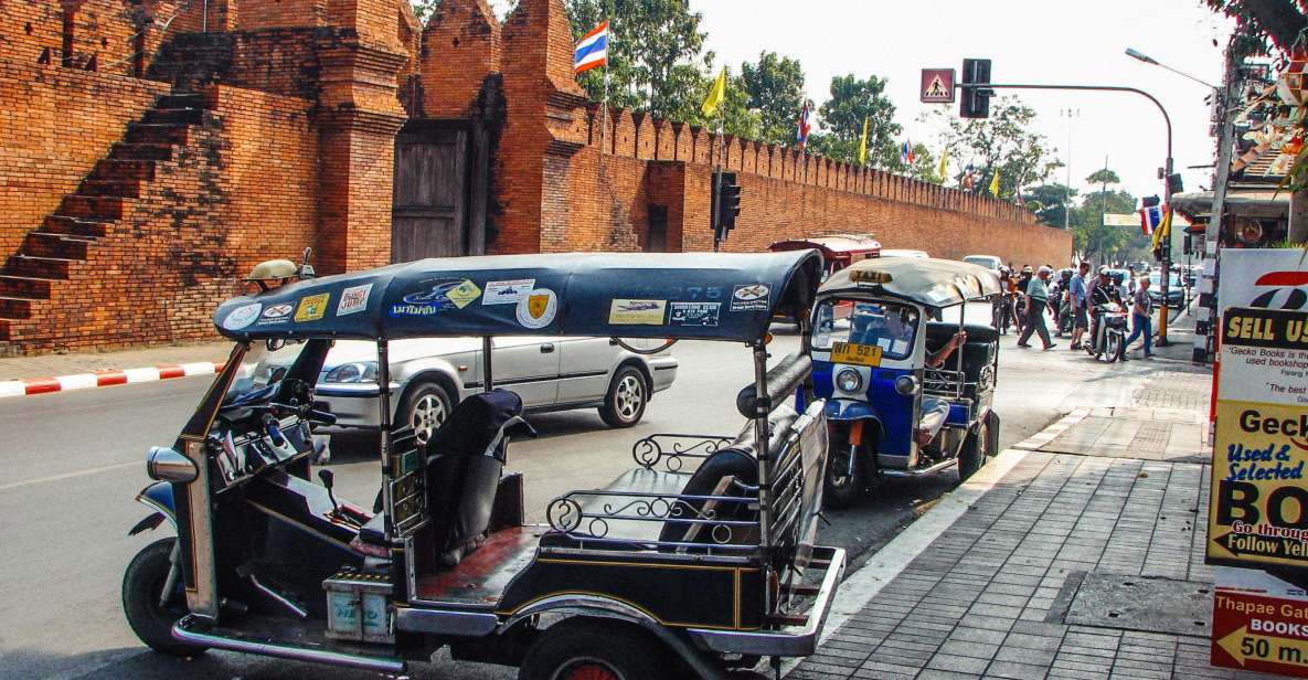 Chiang Mai: Private Tuk Tuk Tour of City Temples With Pickup - Three Kings Monument and Wat Phra Singh: The Old City’s Respect and Grace