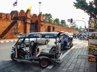 Chiang Mai: Private Tuk Tuk Tour of City Temples With Pickup - Wat Chedi Luang: The Big Stupa, the Replica, and Why People Care