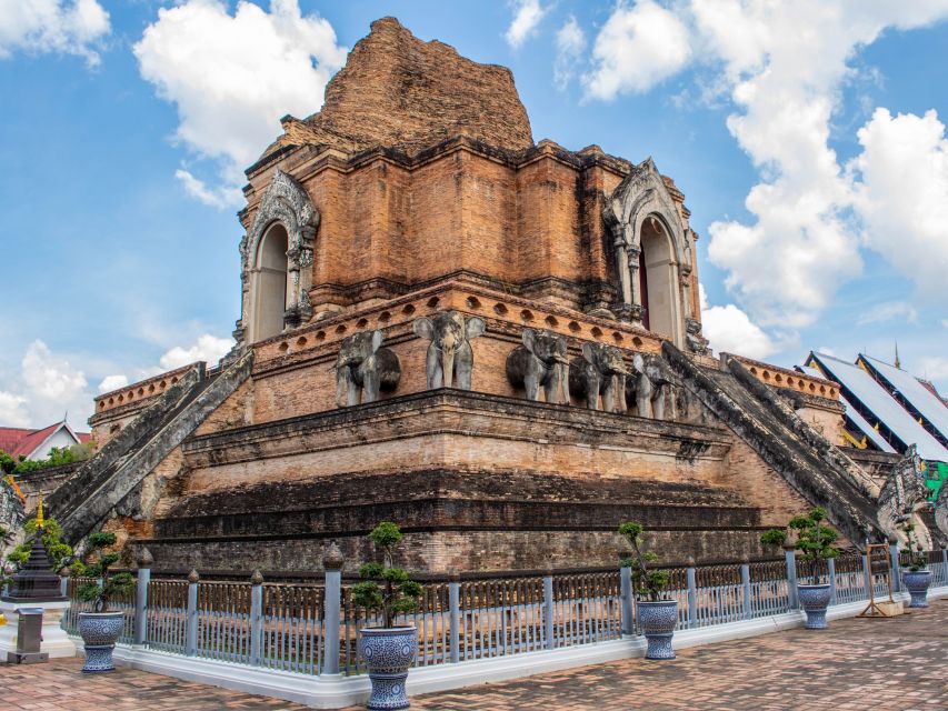 Chiang Mai: Private Tuk Tuk Tour of City Temples With Pickup - Wat Sri Suphan (Silver Temple): When the Details Catch Up to You