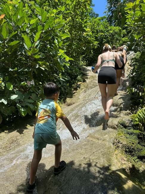 Chiang Mai Sticky Waterfall Adventure-Climb Like Spider-Man! - Photo and pose advice that fits the real conditions