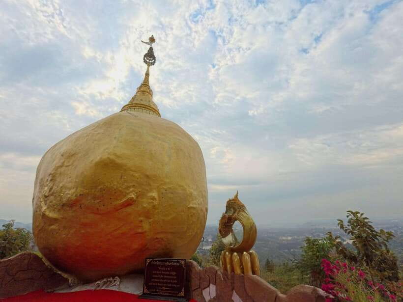 Chiang Mai: Sticky Waterfall scenic loop unseen lake &temple - Wat Phra That Chom Kitti: another stupa viewpoint and a different vibe