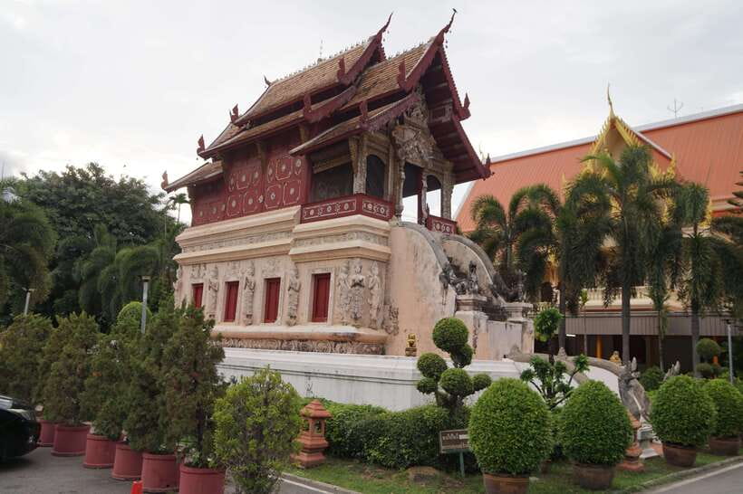 Chiang Mai: Temple And City Walking Tour Part I - What you learn from the guide (and why ex-monks can change your whole trip)