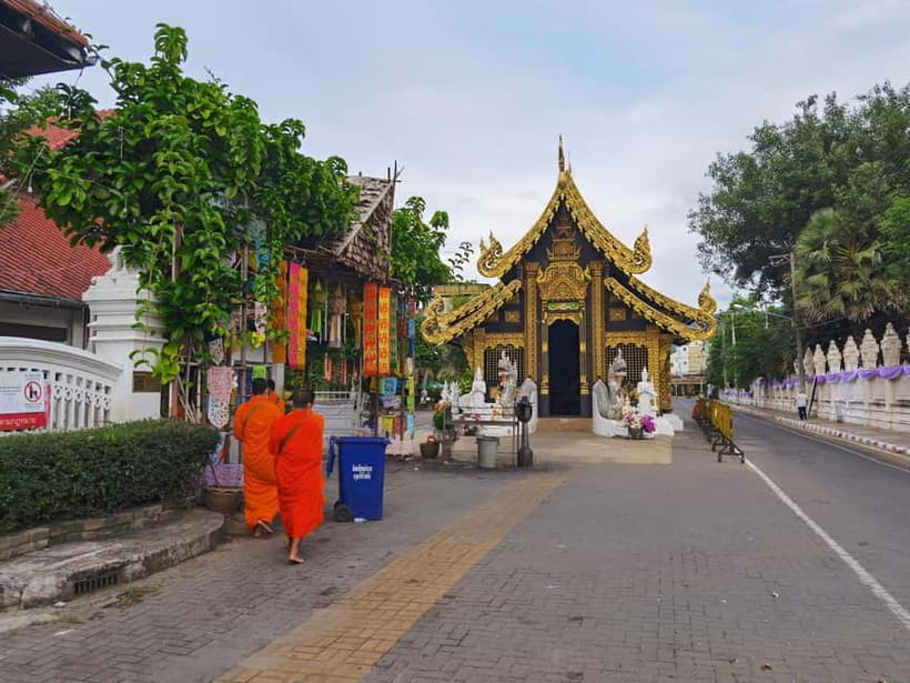 Chiang Mai: Temple And City Walking Tour Part I - When this is the best choice (and when it might not be)