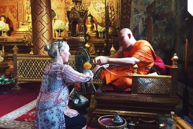Chiang Mai Temples and Market Tuk Tuk Night Tour - Chiang Mai Night Bazaar: Where the Tour Really Lands