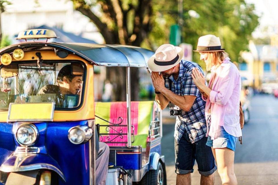 Chiang Mai: Temples and Street Food Night Tour by Tuk Tuk - A night tuk-tuk loop that gets you oriented fast