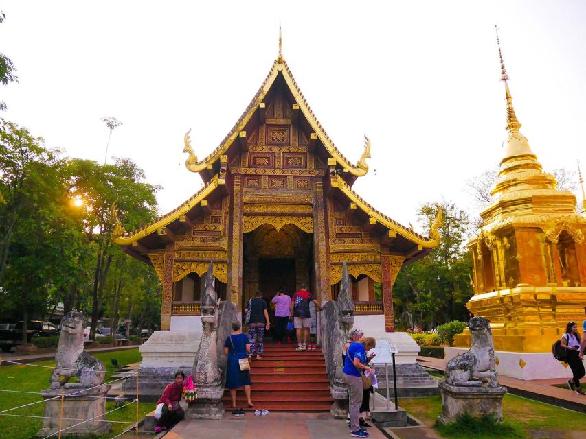 Chiang Mai: Temples and Street Food Night Tour by Tuk Tuk - Three Kings Monument: the founder legend in plain sight