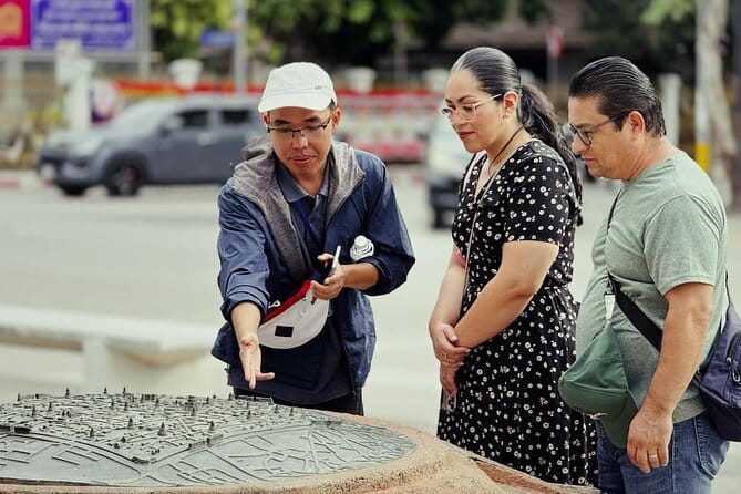 Chiang Mai Temples Visit Walking Tour with Ex-Monk Guide Part 1 - Getting started at Three Kings Monument (and why the meetup matters)