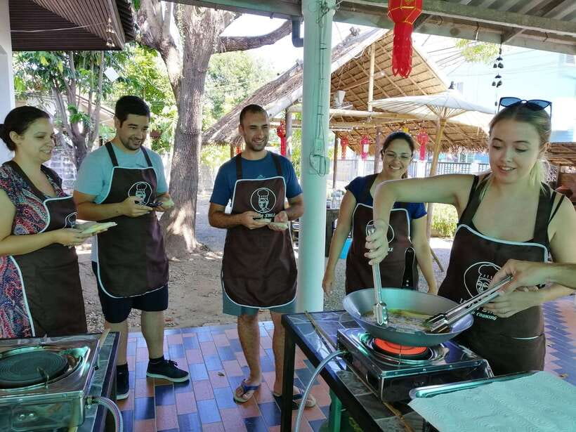 Chiang Mai: Thai Cooking and Market Tour with Lanna Smile - A Chiang Mai cooking class that feels personal, not canned