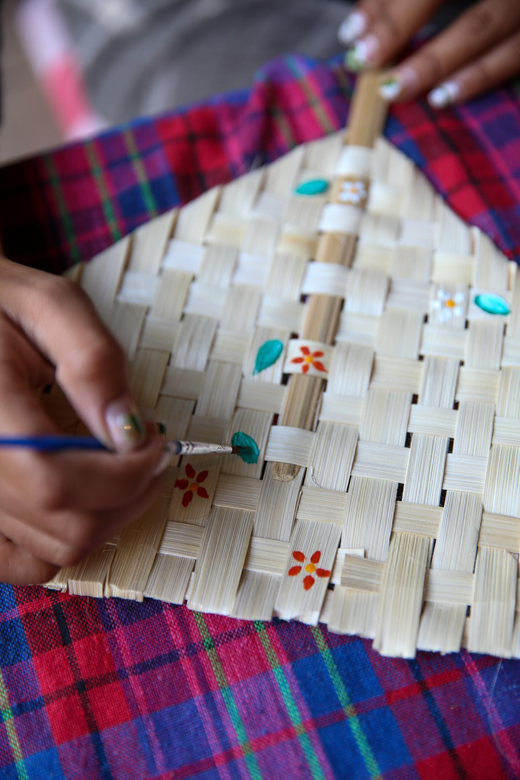 Chiang Mai : Traditional Lanna Bamboo Fan Weaving - First impressions at Baannoi Nornmuan in Wat Gate area