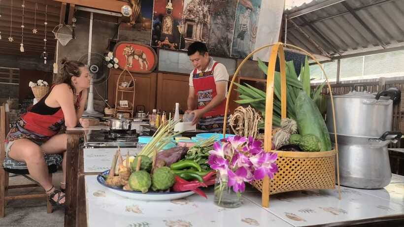 Chiang Mai: Traditional Thai Cooking Class with Market Tour - Where the Flavor Actually Comes From: Herbs, Spices, and Thai Balance