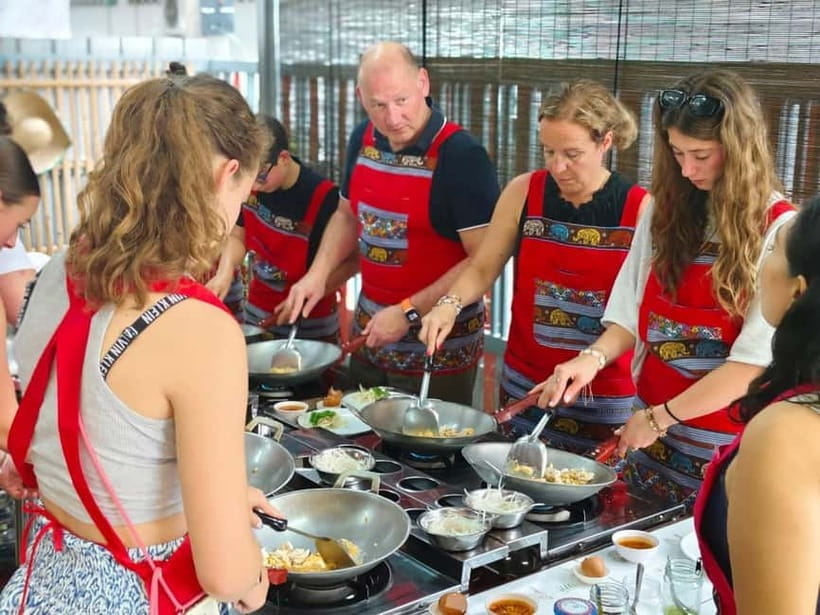 Chiang Mai: Traditional Thai Cooking Class with Market Tour - Logistics That Can Make or Break Your Experience
